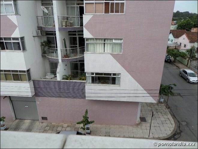 Homen espiou vizinha gostosa pela janela do predio no flagra - Foto 14355