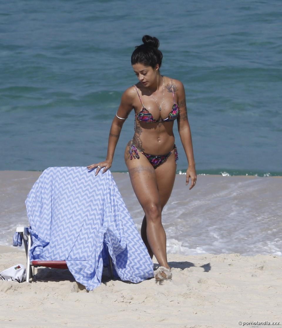 Aline Riscado flagrada na praia de biquíni - Foto 167960
