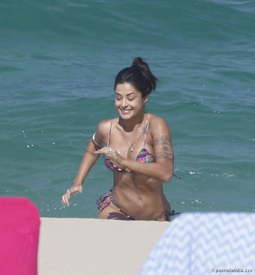 Aline Riscado flagrada na praia de biquíni - Foto 167963