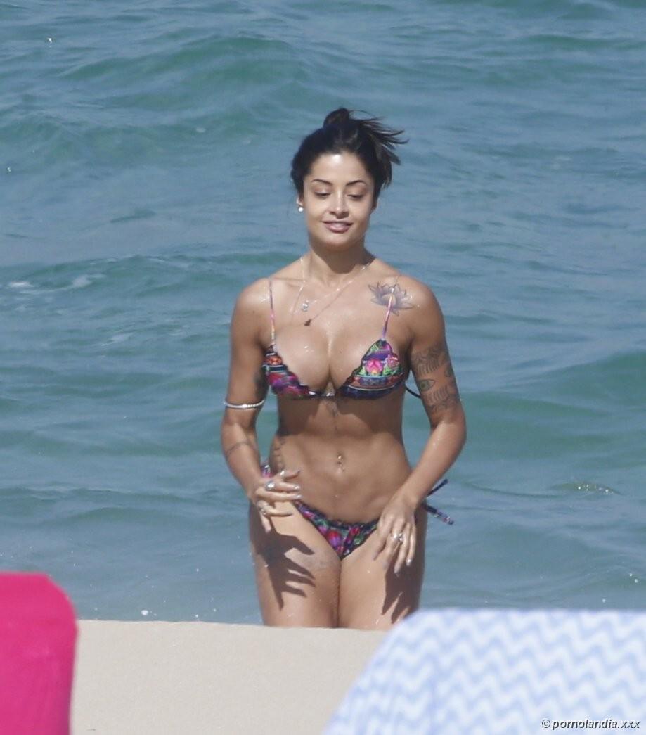Aline Riscado flagrada na praia de biquíni - Foto 167964