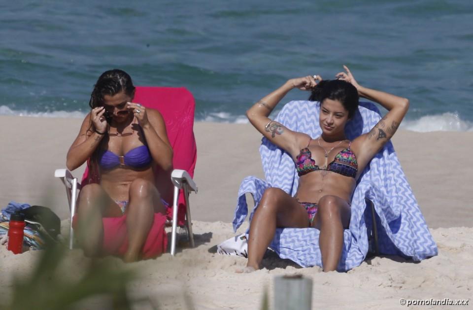 Aline Riscado flagrada na praia de biquíni - Foto 167971