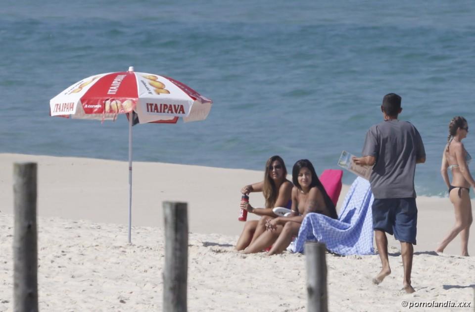 Aline Riscado flagrada na praia de biquíni - Foto 167973