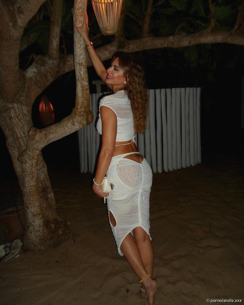 Luciana Gimenez pagando peitinho nua com roupa transparente - Foto 246056