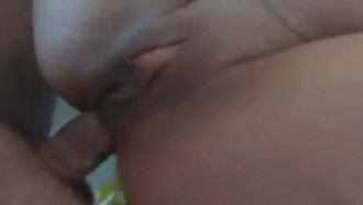 Dando o cu essa morena tem um grelo delicioso