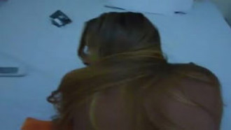 Loira carioca com um rabo delicioso levando pau