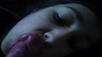 Novinha chupando a rola do namorado