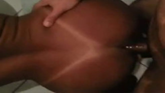 Comeu cu do travesti sem camisinha e gozou rapido