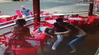 Mulher flagra marido com amantes em Rio Verde GO 01