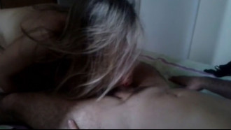 Mulher de corno manso chupando pica do amigo