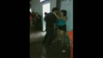 Tarada na festa fazendo putaria na frente de todos